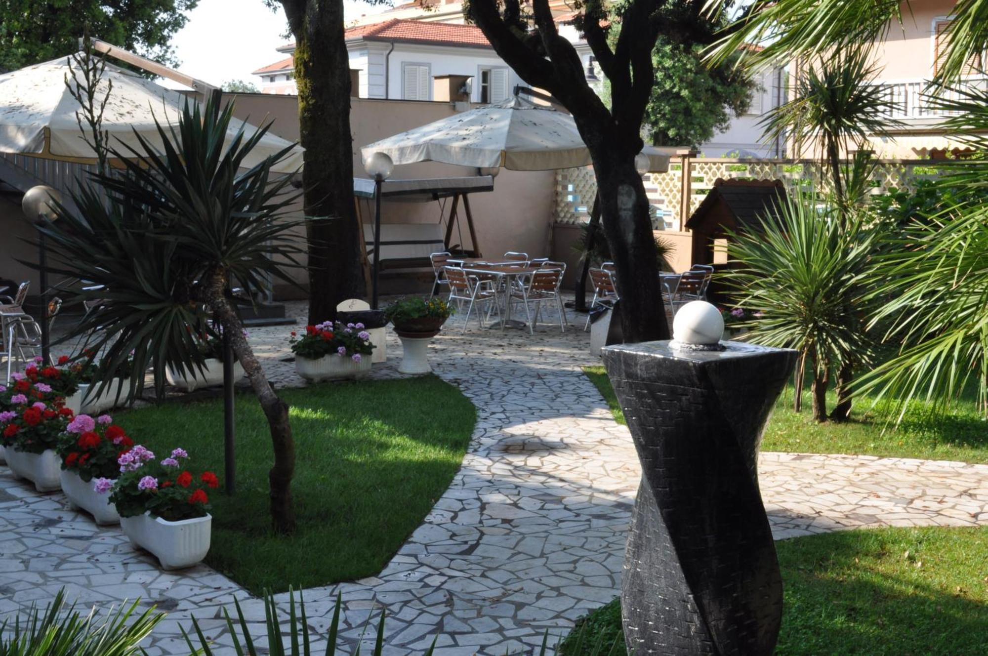 Hotel Roma Marina di Massa Exterior foto